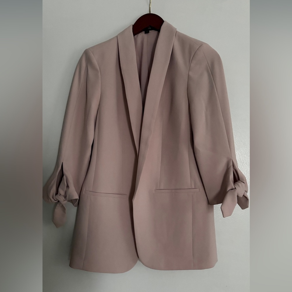 Express Women's Blazer in light pink